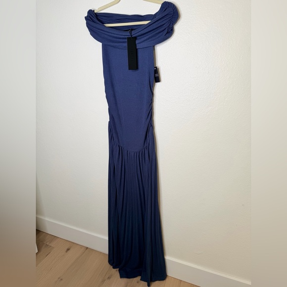 NWT ✨ LIONESS ‘Field of Dreams’ Navy Maxi Off Shoulder Pleated Dress Sz Small - Picture 7 of 9